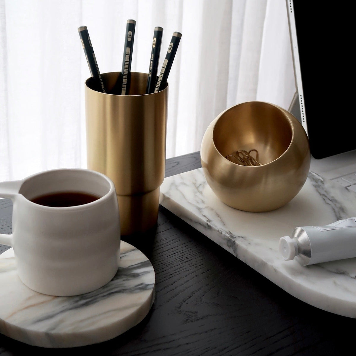 MINI ROUND STONE TRIVET | Arabescato - Shop premium Home Decor for modern interiors - premium homewares - luxury home decor online