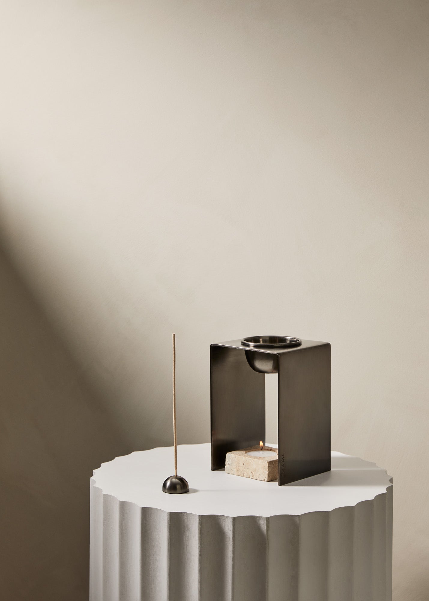 OIL BURNER  | Black Nickel & Travertine